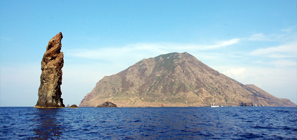 Filicudi - Minicrociere in Motonave - Escursioni alle Isole Eolie con Aliante Tour