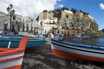 Lipari - Minicrociere in Motonave - Escursioni alle Isole Eolie con Aliante Tour