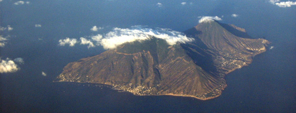 Salina - Minicrociere in Motonave - Escursioni alle Isole Eolie con Aliante Tour