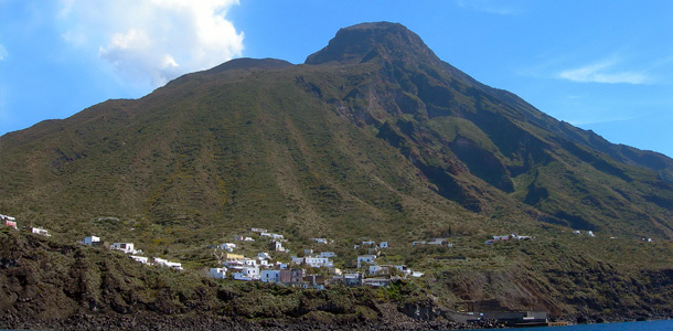 Stromboli - Minicrociere in Motonave - Escursioni alle Isole Eolie con Aliante Tour